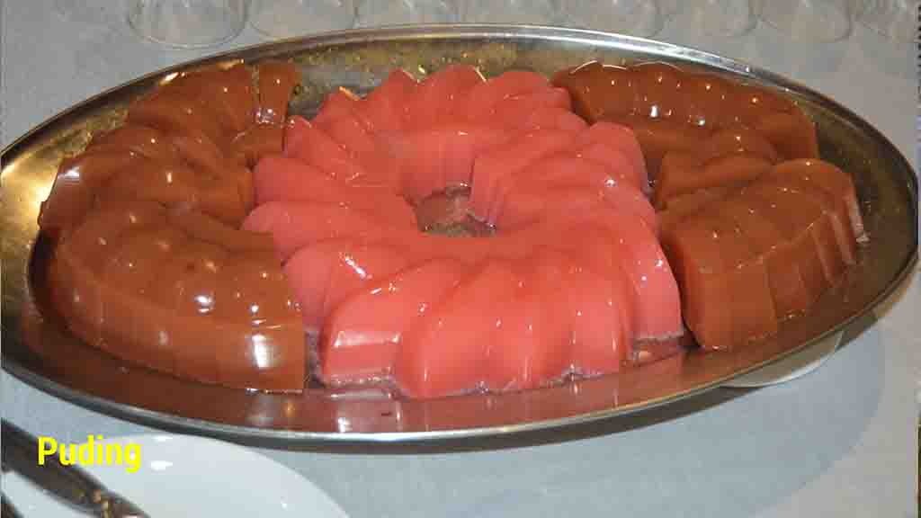 puding sebagai menu dessert prasmanan pernikahan sederhana